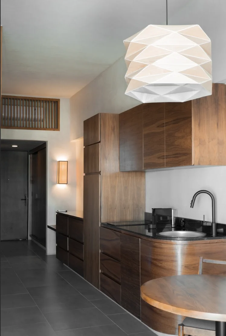 Cocineta equipada dentro de una habitación en Hive Cancún