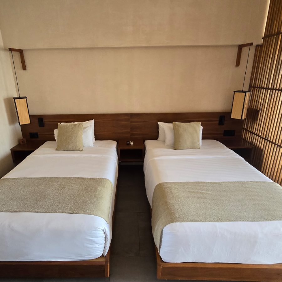 0_0000_Junior Suite Two Double Beds I 09