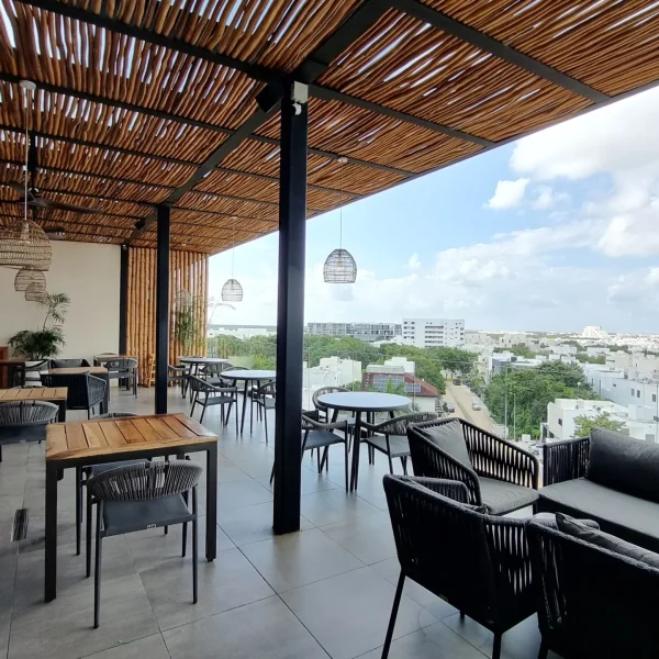 Vista panorámica hacia Cancún desde el restaurante Apiary en Hive Cancún